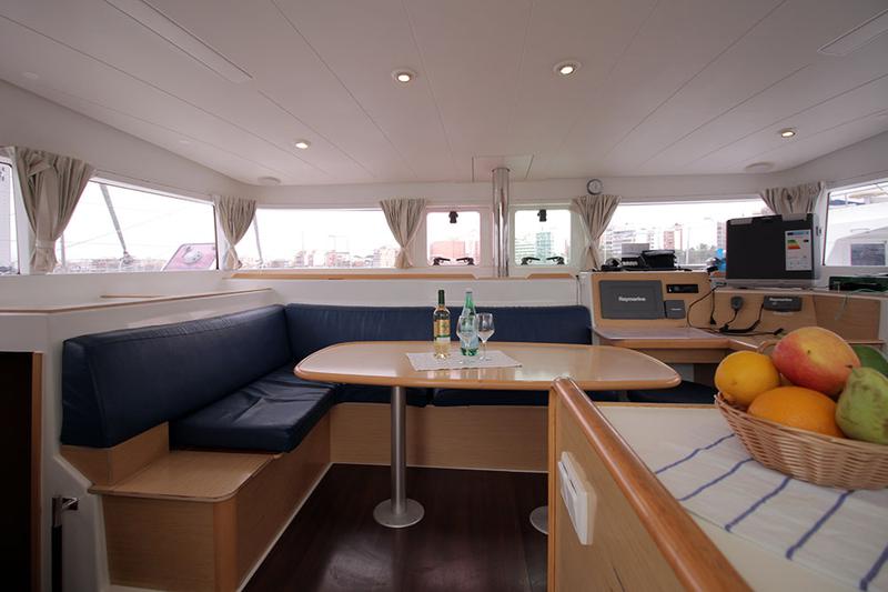 Book yachts online - catamaran - Lagoon 400 - Delfis - rent