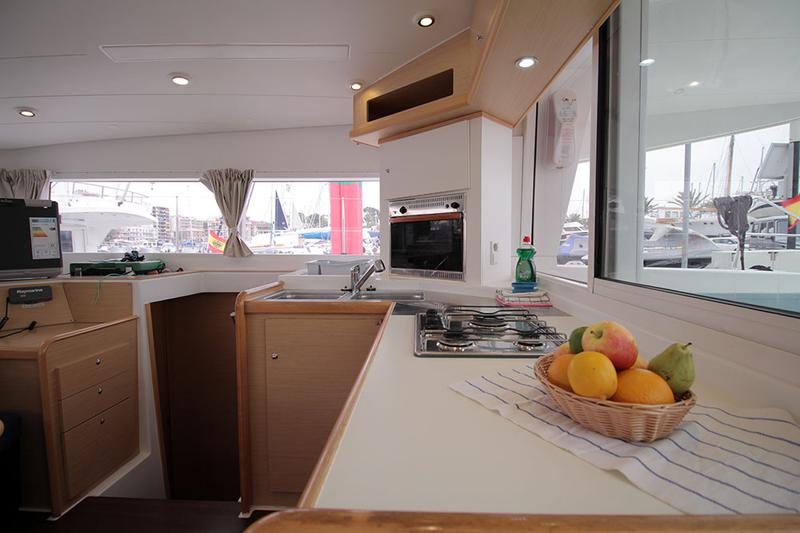 Book yachts online - catamaran - Lagoon 400 - Delfis - rent