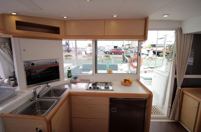 Book yachts online - catamaran - Lagoon 400 - Delfis - rent