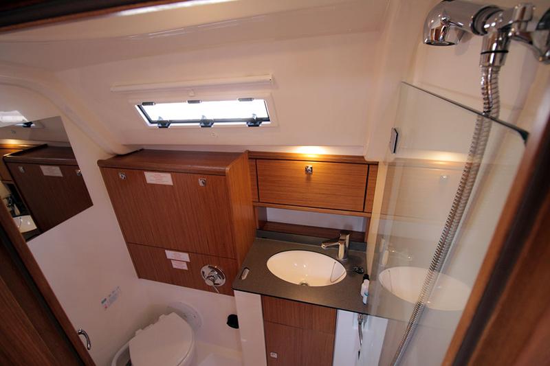Book yachts online - sailboat - Bavaria Cruiser 51 - Firewall - rent