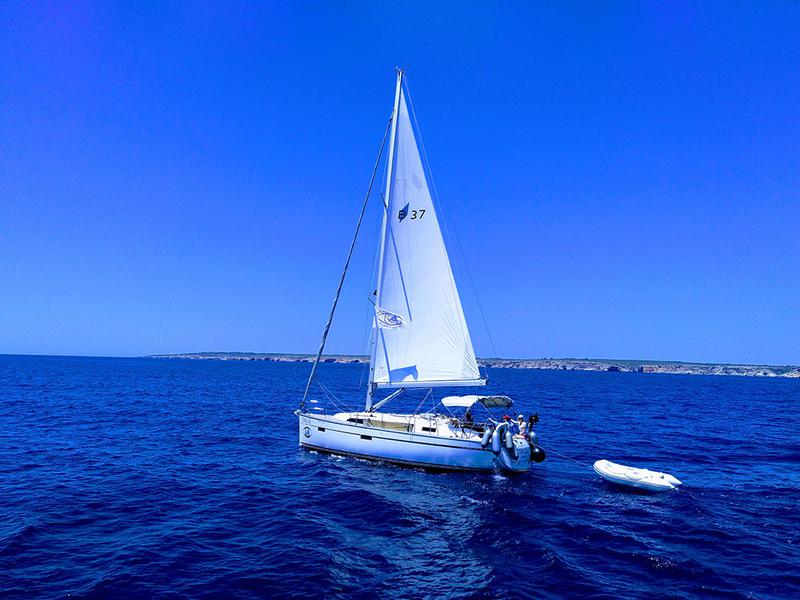 Book yachts online - sailboat - Bavaria Cruiser 37 6 - Chilly Lilly - rent