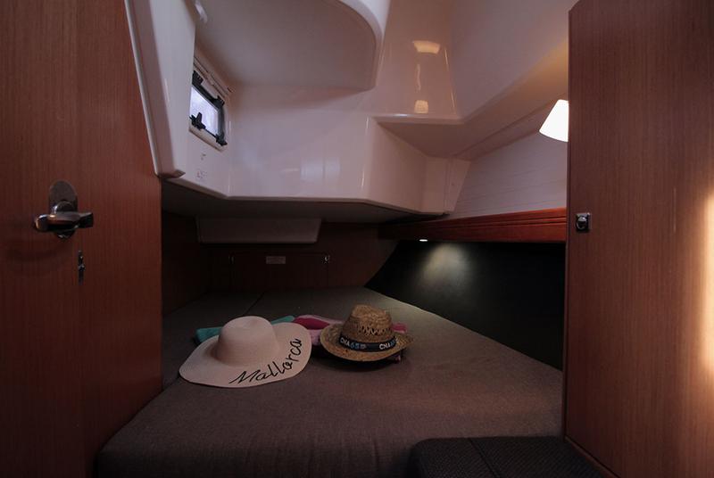 Book yachts online - sailboat - Bavaria Cruiser 37 6 - Chilly Lilly - rent