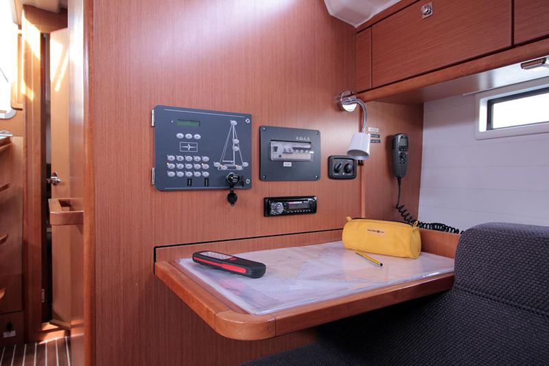 Book yachts online - sailboat - Bavaria Cruiser 37 6 - Chilly Lilly - rent