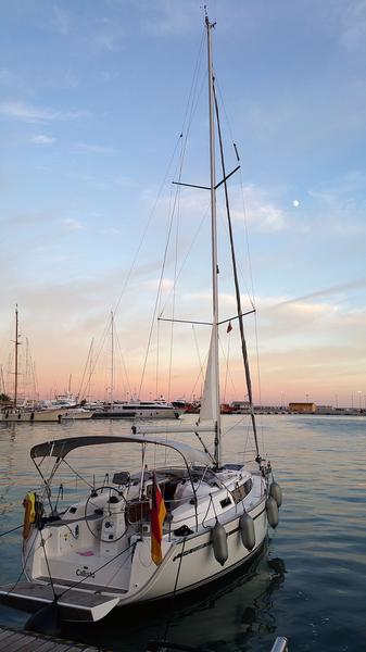 Book yachts online - sailboat - Bavaria Cruiser 33 - Callisto  - rent