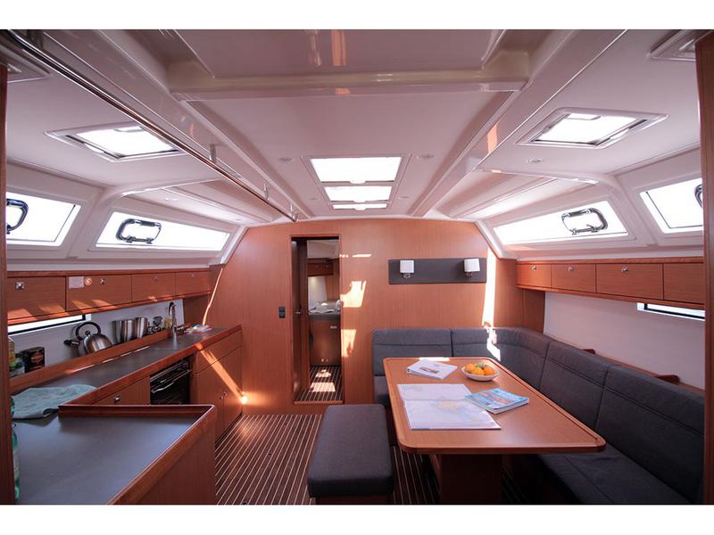 Book yachts online - sailboat - Bavaria Cruiser 46 C - Casino Royale - rent