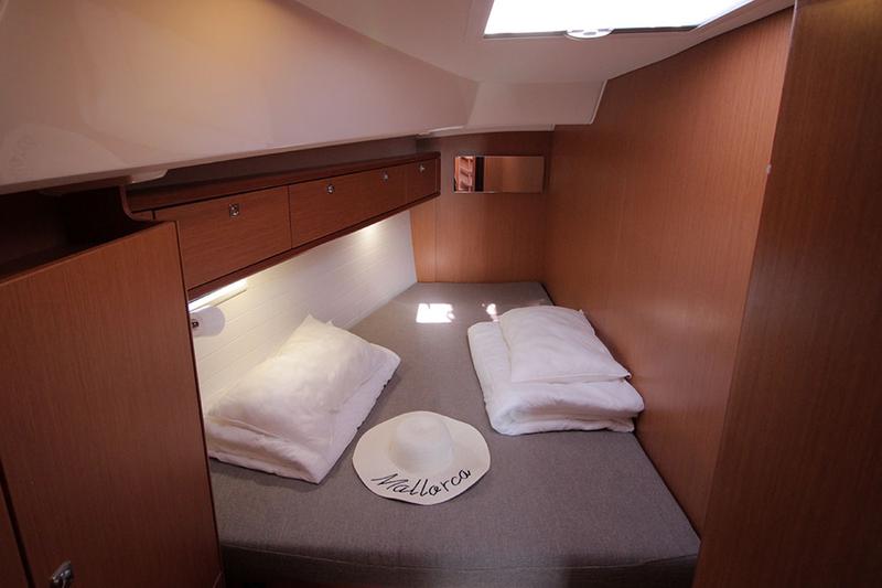 Book yachts online - sailboat - Bavaria Cruiser 46 C - Casino Royale - rent