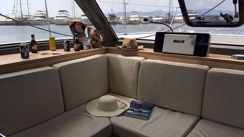 Book yachts online - catamaran - Nautitech Open 40 - HYGGE - rent