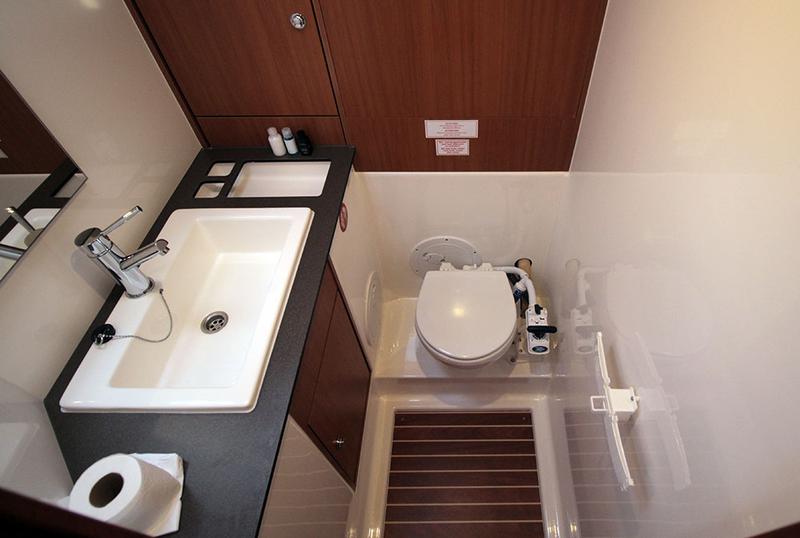 Book yachts online - sailboat - Bavaria Cruiser 40 - Tesoro - rent