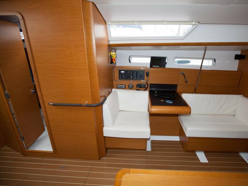 Book yachts online - sailboat - Sun Odyssey 439 - Gael - rent
