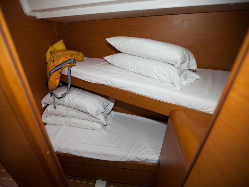 Book yachts online - sailboat - Sun Odyssey 439 - Gael - rent