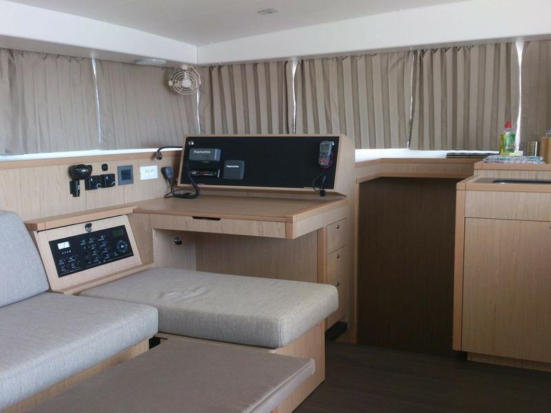 Book yachts online - catamaran - Lagoon 400 S2 - Luna Lu - rent