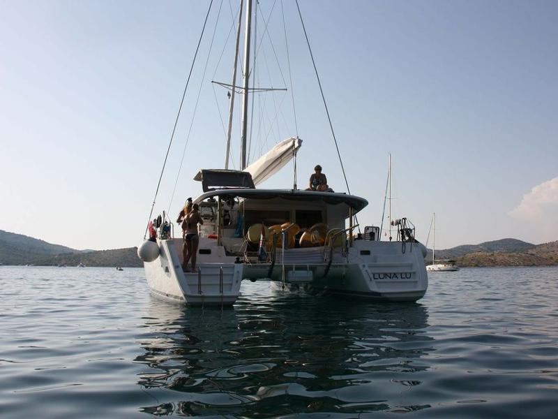 Book yachts online - catamaran - Lagoon 400 S2 - Luna Lu - rent
