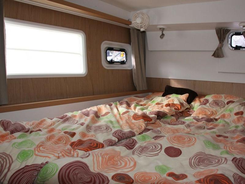 Book yachts online - catamaran - Lagoon 400 S2 - Luna Lu - rent