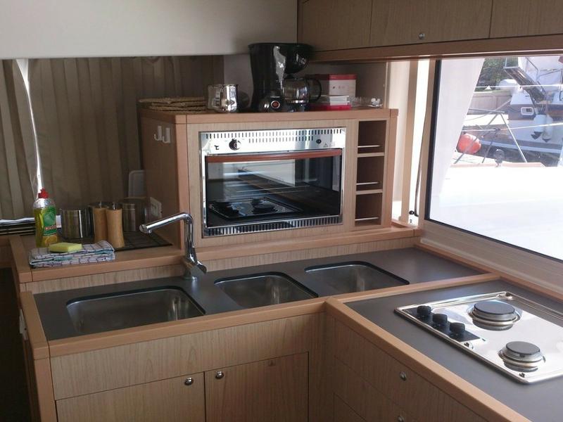 Book yachts online - catamaran - Lagoon 400 S2 - Luna Lu - rent