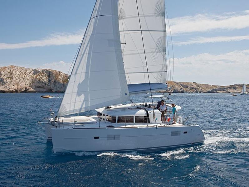 Book yachts online - catamaran - Lagoon 400 S2 - Luna Lu - rent