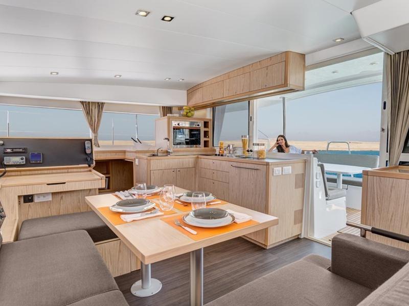 Book yachts online - catamaran - Lagoon 400 S2 - Luna Lu - rent