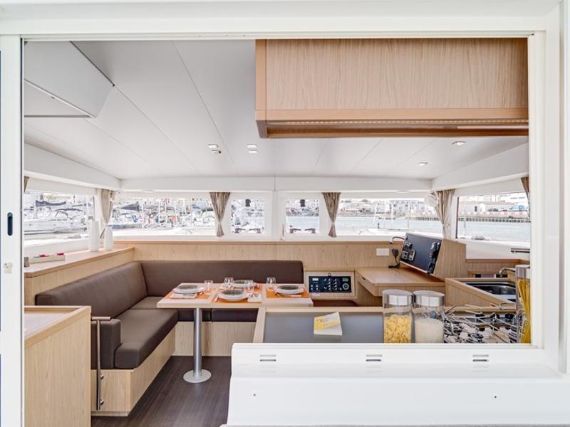Book yachts online - catamaran - Lagoon 400 S2 - Luna Lu - rent