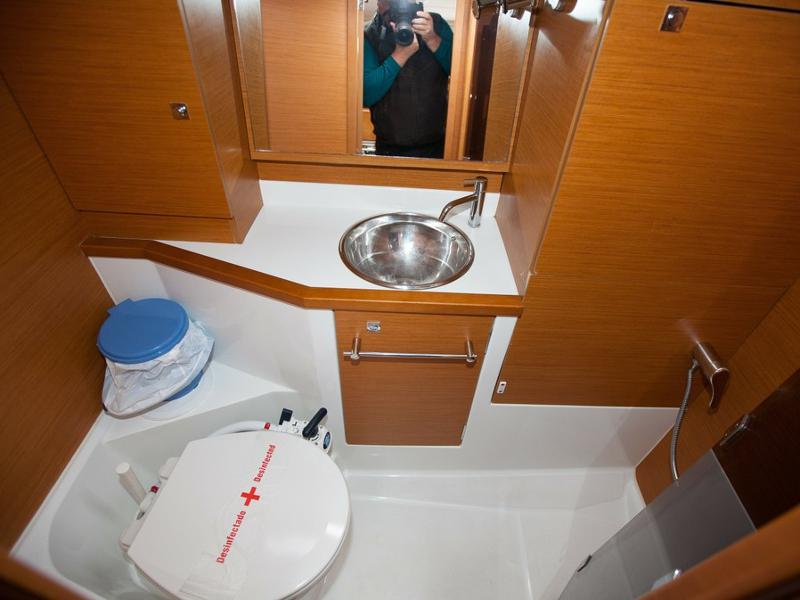 Book yachts online - sailboat - Sun Odyssey 379 - Erin - rent