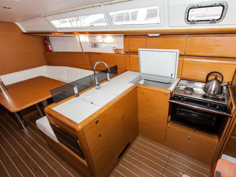 Book yachts online - sailboat - Sun Odyssey 379 - Erin - rent