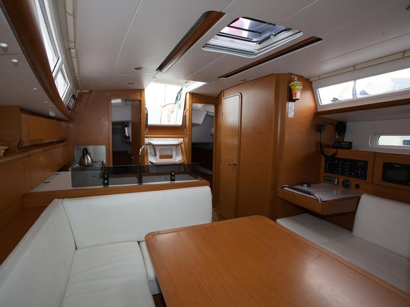 Book yachts online - sailboat - Sun Odyssey 379 - Erin - rent