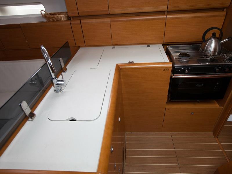 Book yachts online - sailboat - Sun Odyssey 379 - Erin - rent