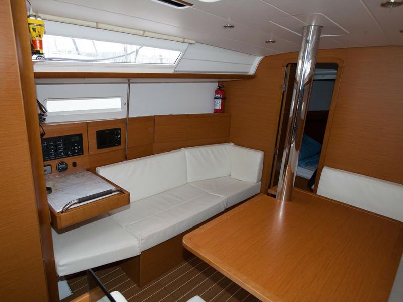 Book yachts online - sailboat - Sun Odyssey 379 - Erin - rent