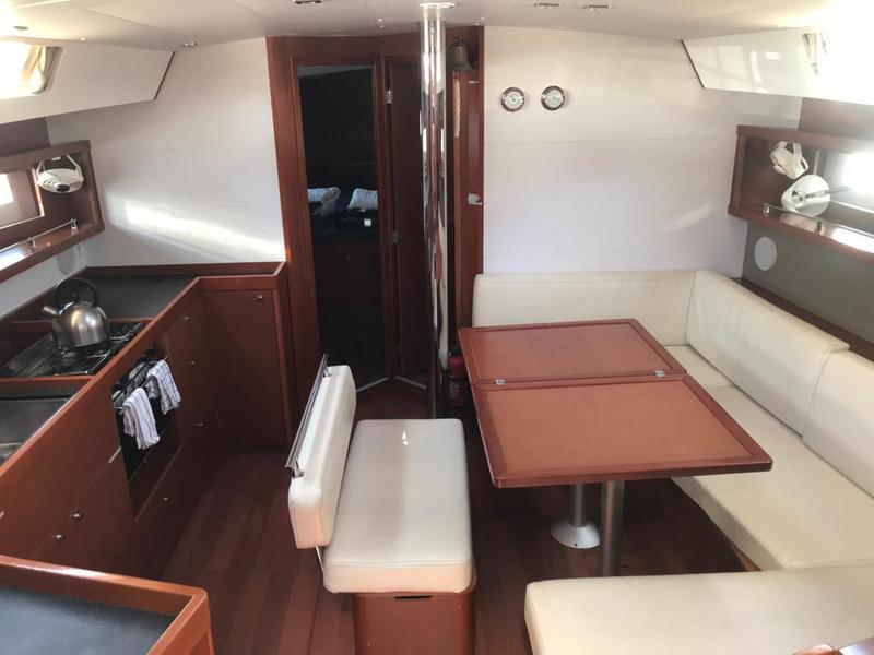 Book yachts online - sailboat - Oceanis 45-4 - Alboran Gin Fizz (Radazul) - rent