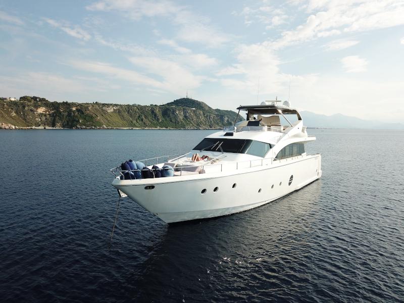 Book yachts online - motorboat - Aicon 75 - Lutetia - rent