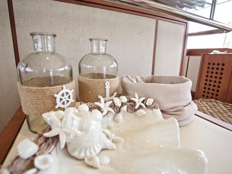 Book yachts online - motorboat - Aicon 75 - Lutetia - rent