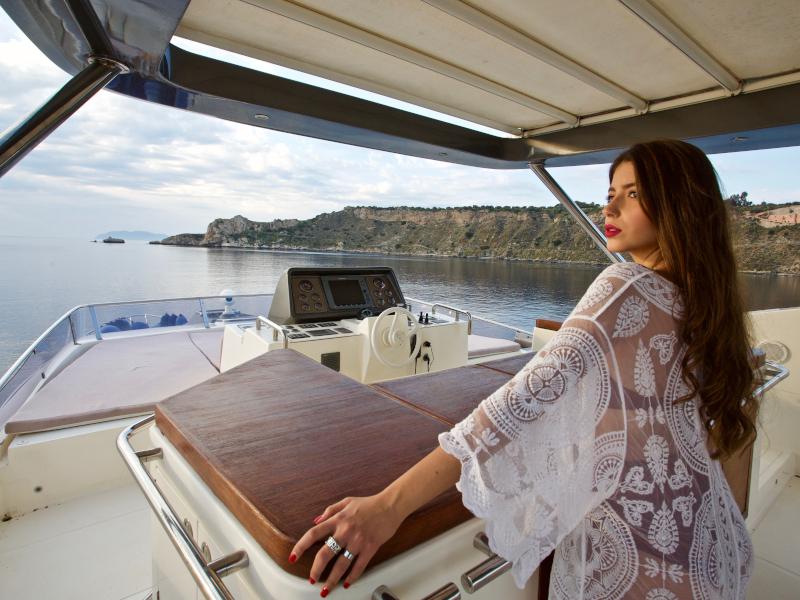 Book yachts online - motorboat - Aicon 75 - Lutetia - rent