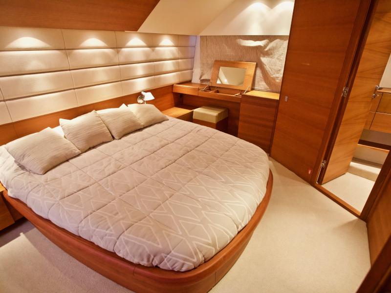 Book yachts online - motorboat - Aicon 64 Fly - Marilyn - rent