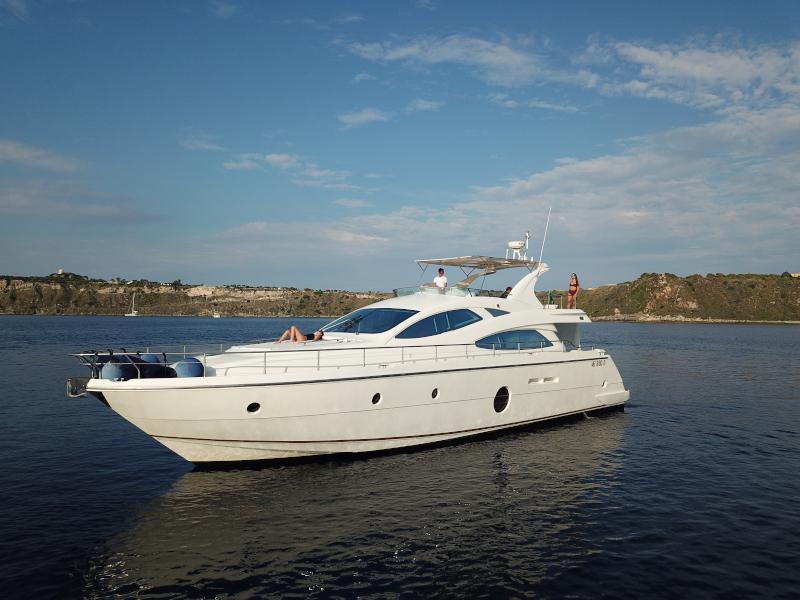 Book yachts online - motorboat - Aicon 64 Fly - Marilyn - rent
