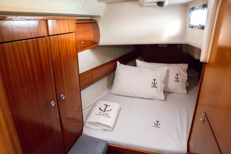 Book yachts online - sailboat - Bavaria 36 - KONSTANTINOS  - rent