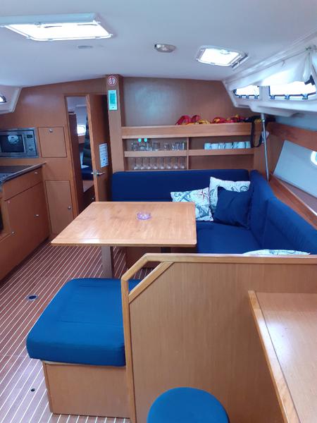 Book yachts online - sailboat - Bavaria 43 Cruiser - Beta  - rent