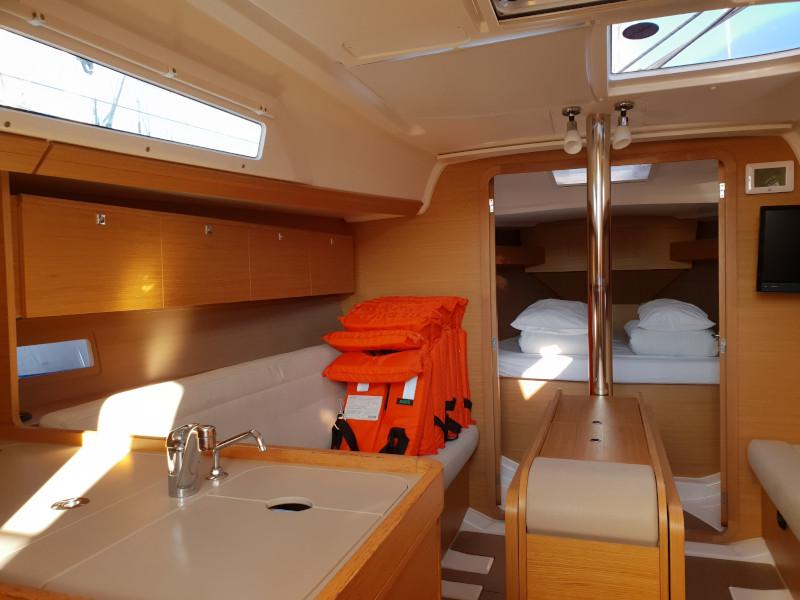 Book yachts online - sailboat - Dufour 350 GL - Dori - rent