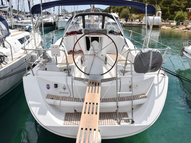 Book yachts online - sailboat - Sun Odyssey 36i REFIT 2019 - BLACK DIAMOND C.p. - rent
