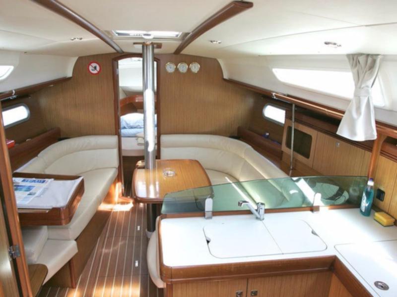 Book yachts online - sailboat - Sun Odyssey 36i REFIT 2019 - BLACK DIAMOND C.p. - rent