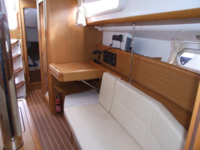 Book yachts online - sailboat - Sun Odyssey 36i REFIT 2019 - BLACK DIAMOND C.p. - rent