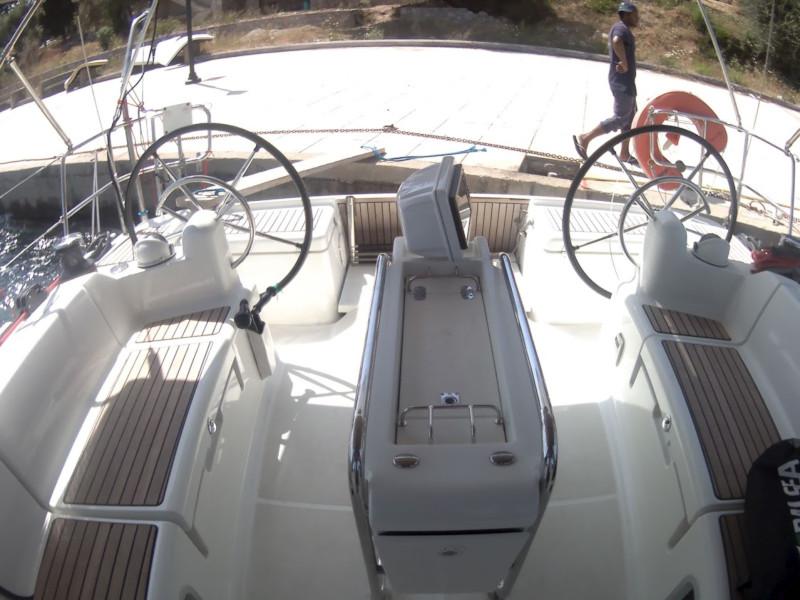 Book yachts online - sailboat - JEANNEAU S.O. 449 2016 - AQUILA Cp - rent