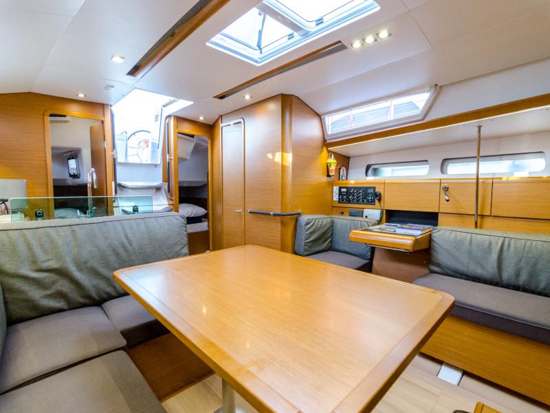 Book yachts online - sailboat - JEANNEAU S.O. 449 2016 - AQUILA Cp - rent