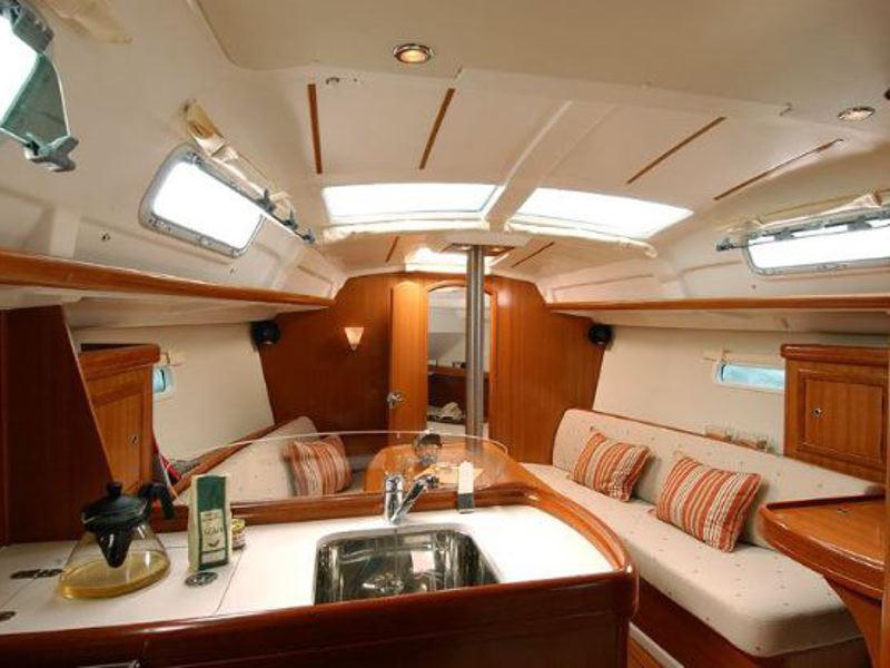 Book yachts online - sailboat - Oceanis 323 - Aife - rent