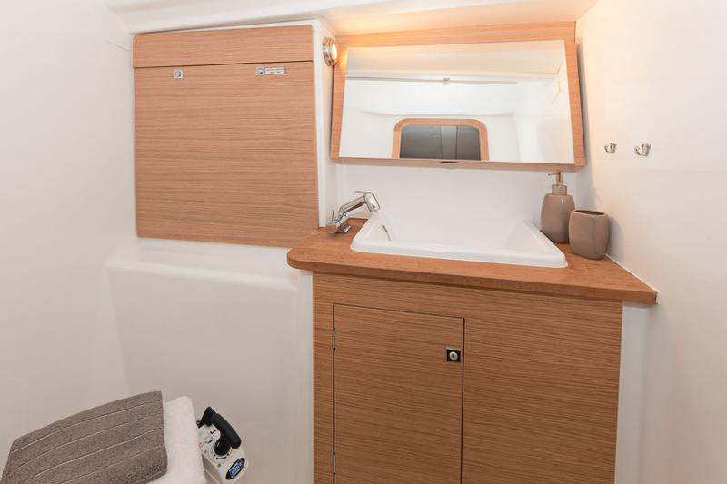 Book yachts online - sailboat - Dufour 382 GL - Regor - rent