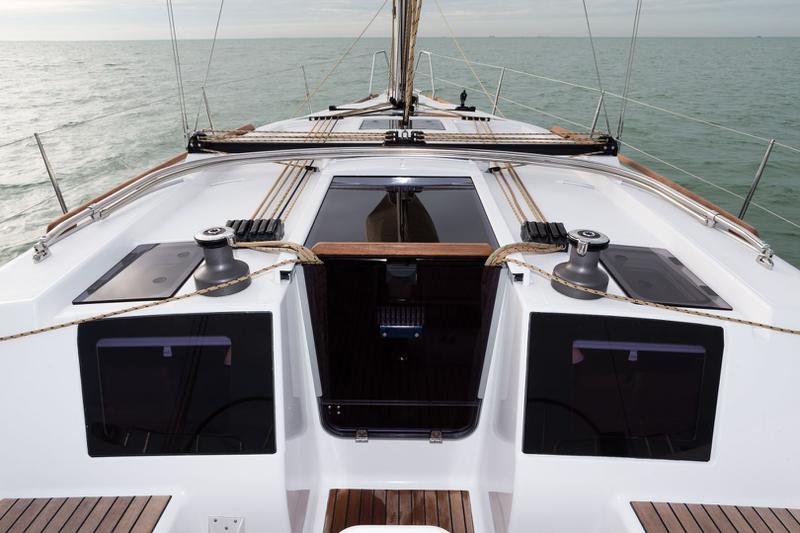 Book yachts online - sailboat - Dufour 382 GL - Regor - rent