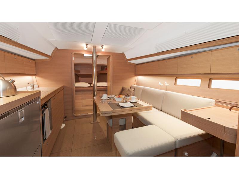 Book yachts online - sailboat - Dufour 382 GL - Regor - rent