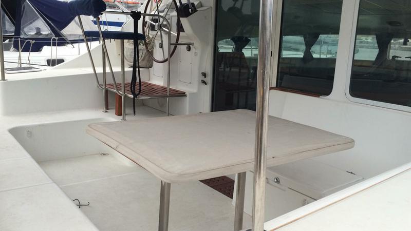 Book yachts online - catamaran - Lagoon 410 S2 - Vega - rent