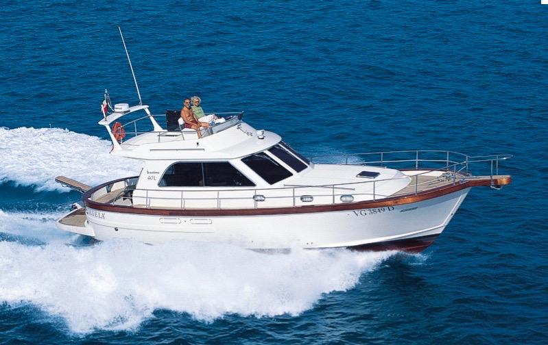 Book yachts online - motorboat - Sciallino 40 - Perla di mare - rent