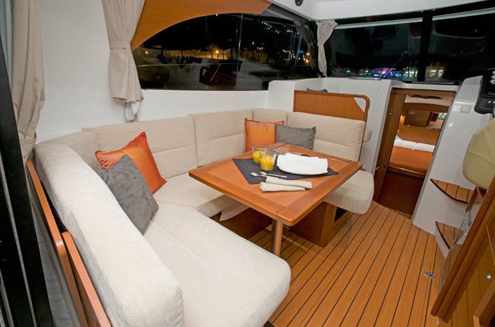 Book yachts online - motorboat - Antares 32 Fly - Katalina - rent