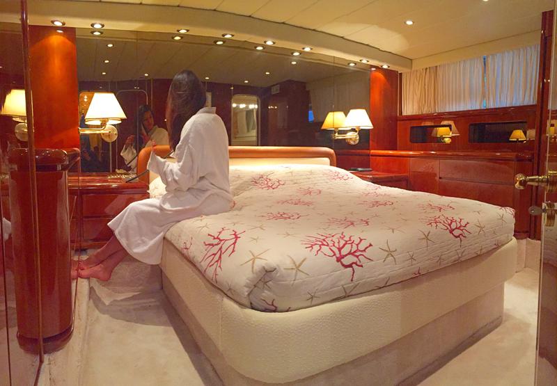 Book yachts online - motorboat - Falcon 76 - Lady Bibi - rent