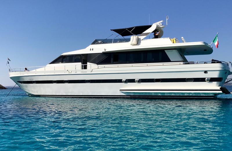 Book yachts online - motorboat - Falcon 76 - Lady Bibi - rent