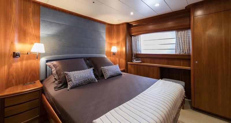 Book yachts online - motorboat - Canados 72 - Pietro - rent